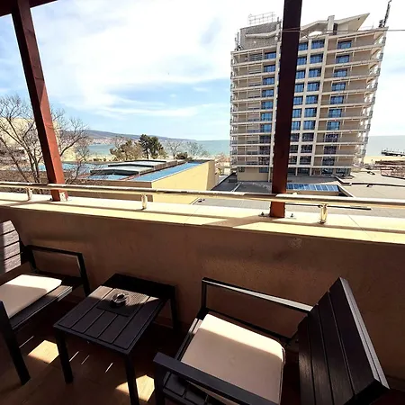 Spacious One-bedroom In The Heart Of Sunny By Menada Διαμέρισμα Σάνι Μπιτς