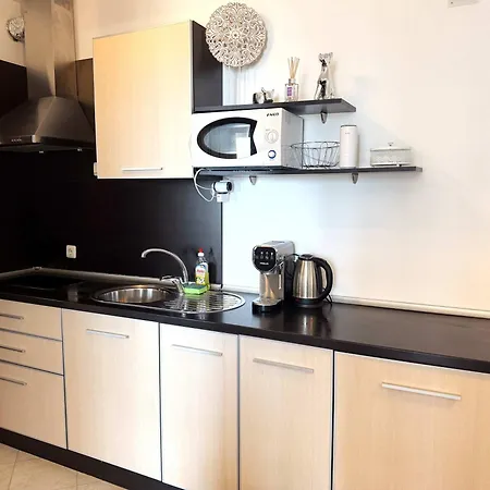 Lägenhet Spacious One-bedroom In The Heart Of Sunny By Menada