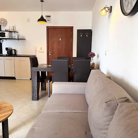 Spacious One-bedroom In The Heart Of Sunny By Menada Διαμέρισμα Σάνι Μπιτς
