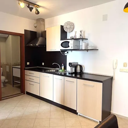 Spacious One-bedroom In The Heart Of Sunny By Menada Διαμέρισμα Σάνι Μπιτς